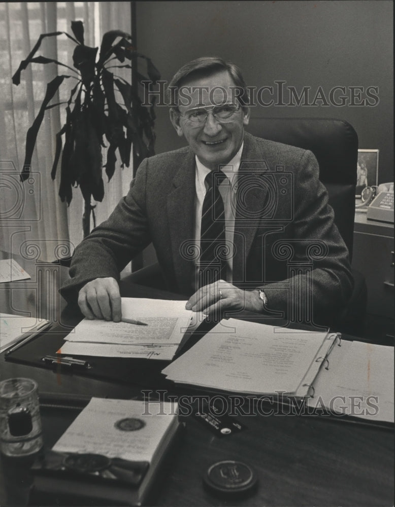 1985, Metropolitan General Executive William Huffman, YMCA - Historic Images