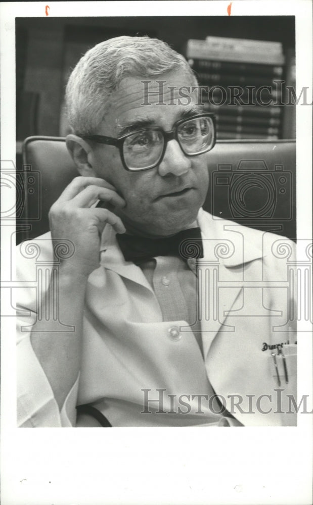 1980 Physician Doctor Thomas James - Historic Images