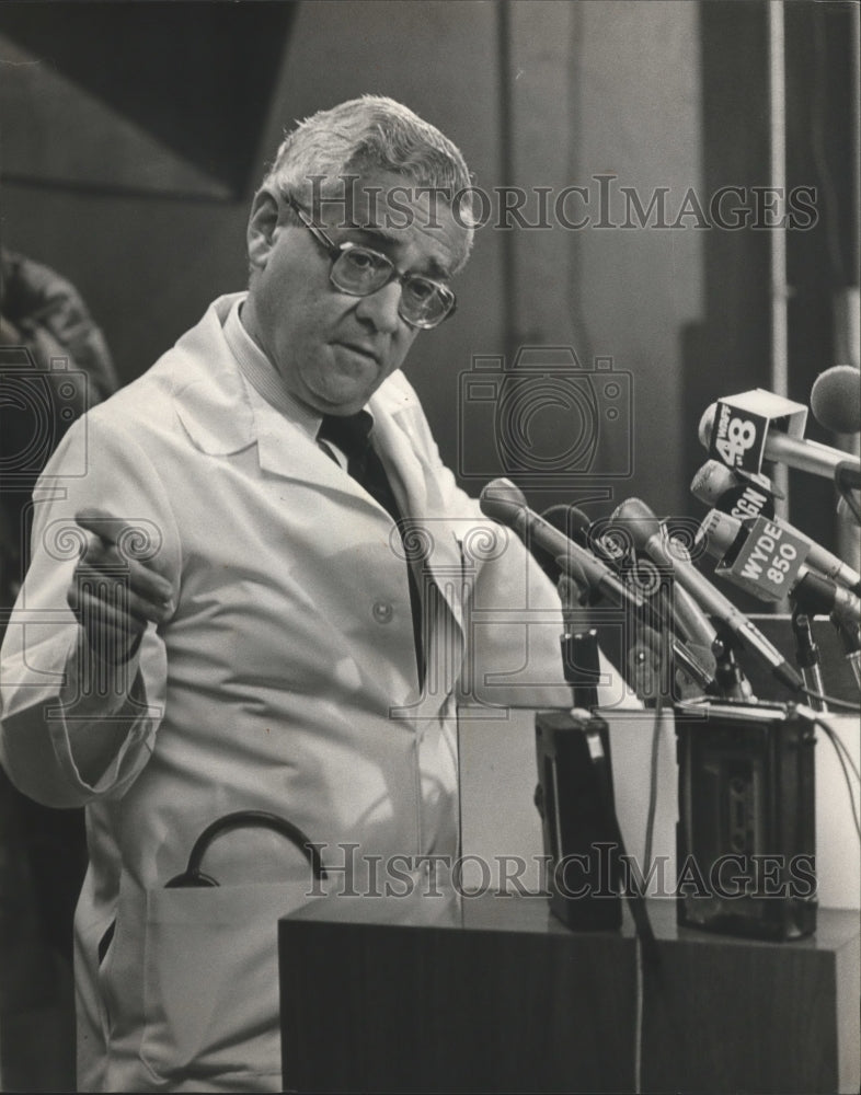 1983, Physician Doctor Thomas James - abna32213 - Historic Images