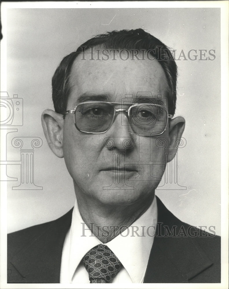 1981, W. H. &quot;Hoke&quot; Kerns, President of Alabama Hospital Association - Historic Images