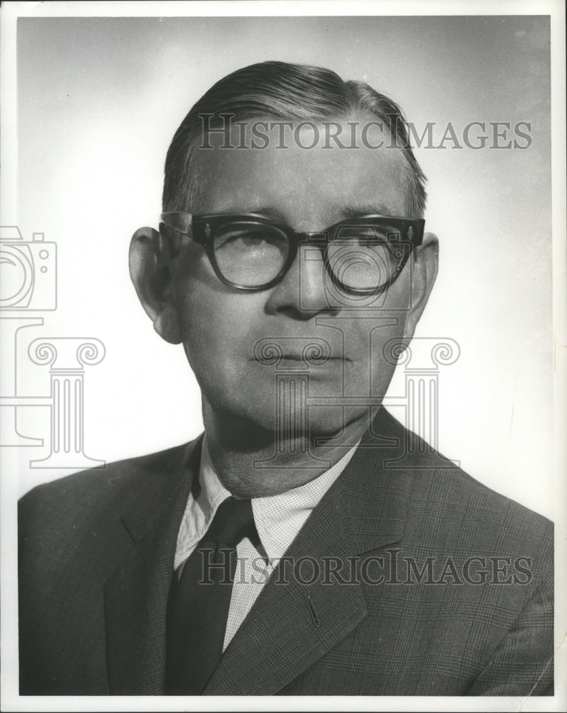 1964 Press Photo Lewis Jeffers, Chairman of the Board of Hayes International - Historic Images