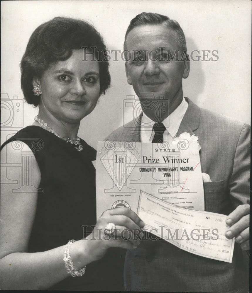 1966 Press Photo Earl Kitchen of Sears holds award - abna32328 - Historic Images