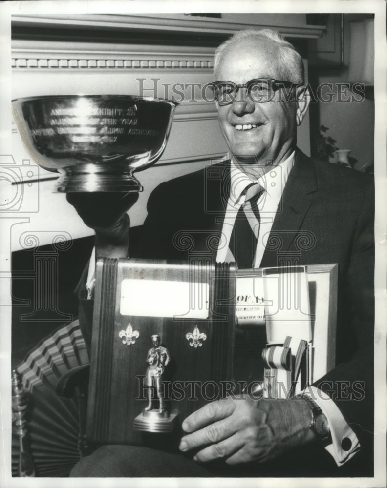 1969 Press Photo Hank Knight with awards, retires from United States Steel-Historic Images