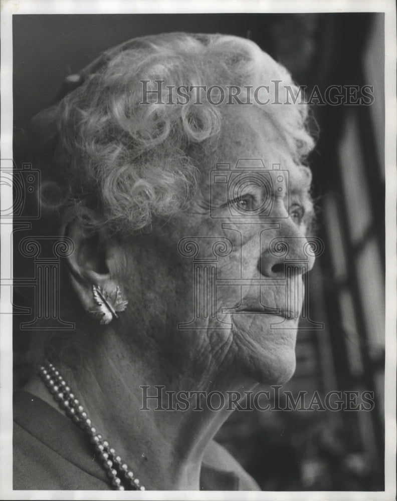 1971, Nannie Higgins, a gentle lady, once lived in Arlington, Alabama - Historic Images