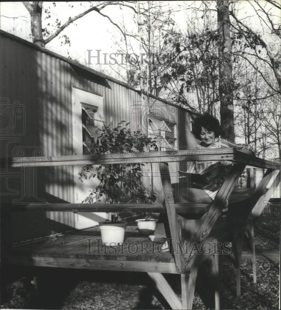 1980 Susan Kilpatrick enjoys outdoor living on her deck - Historic Images