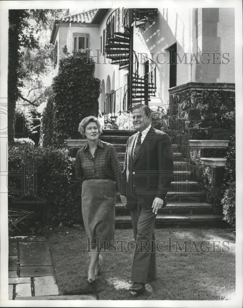 1978, Dr. and Mrs. Richardson Hill, president of UAB outside home - Historic Images