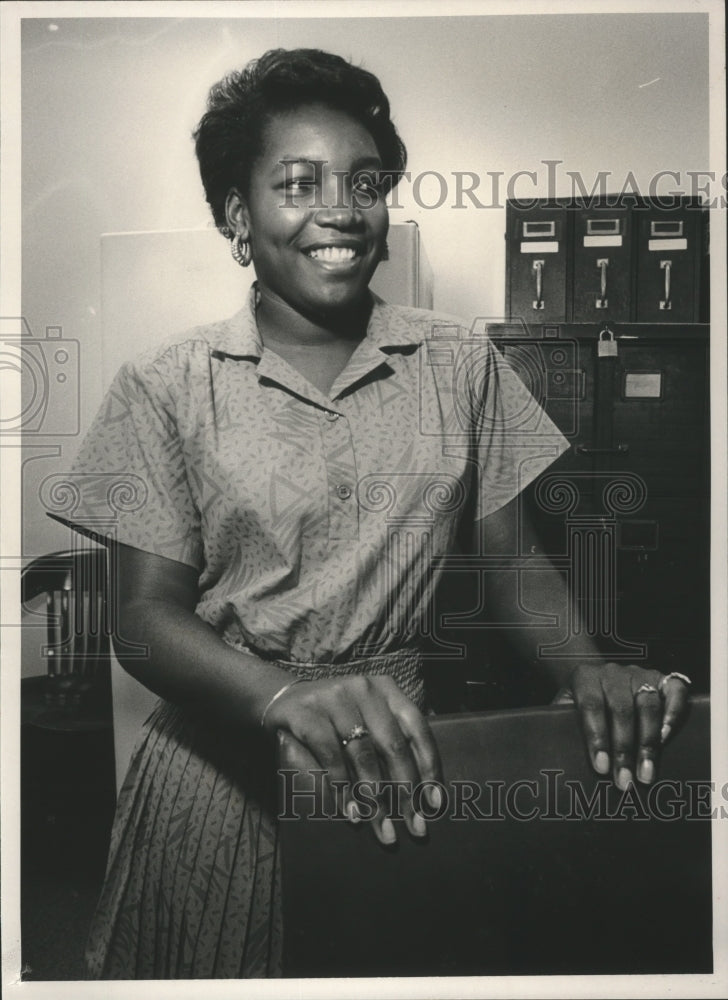 1988 Wendy Hill  in courthouse - Historic Images