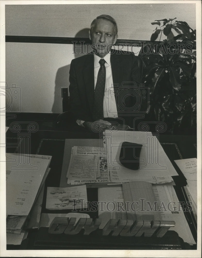 1987, Alabama governor Guy Hunt at desk - abna32407 - Historic Images