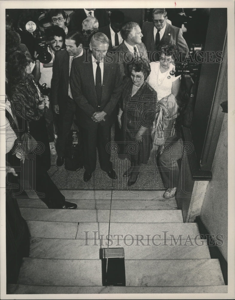 1986 Guy and Helen Hunt at rally at Limestone County courthouse - Historic Images