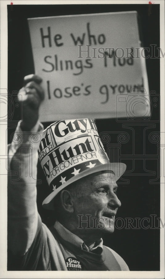 1986, Woodrow Barefoot and his sign at Hunt victory party, Montgomery - Historic Images