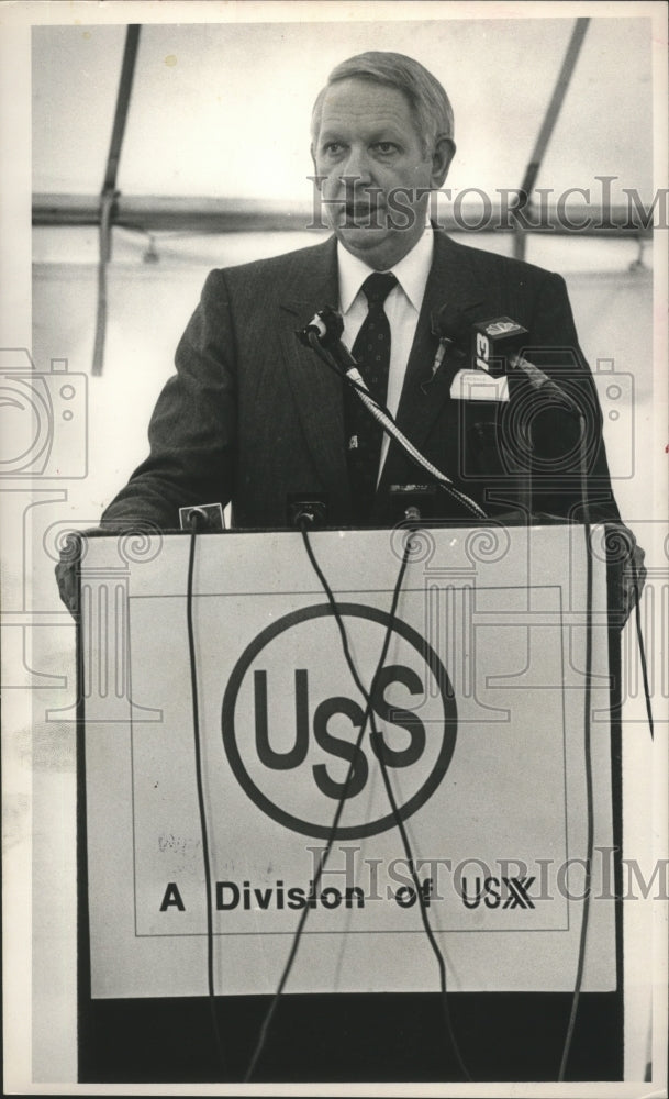 1988, Governor Hunt is optimistic about Fairfield project, Alabama - Historic Images