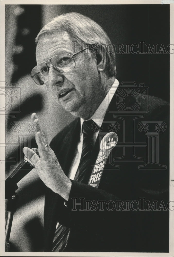 1989 Governor Guy Hunt speaks to Berry High School Students, Alabama - Historic Images