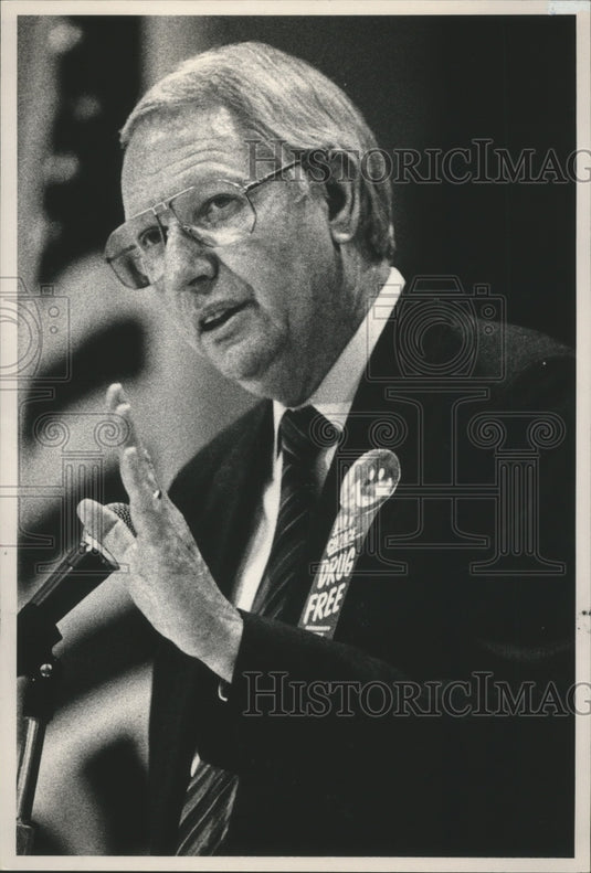 1989 Governor Guy Hunt speaks to Berry High School Students, Alabama - Historic Images