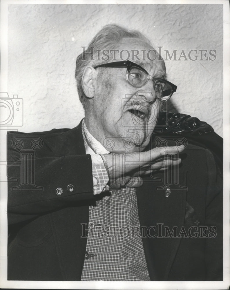 1977 Dr. Lelias Kirby, Retired Physician - Historic Images