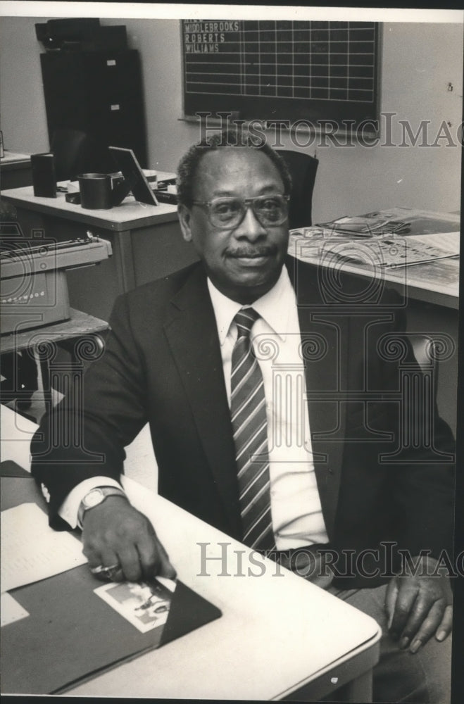 1983, Deputy Marshal Elijah Hill retires, Alabama - abna32599 - Historic Images