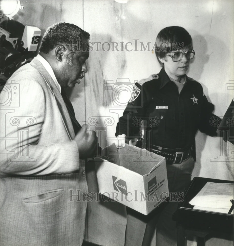 1988 Press Photo Demetrius Newton, Hines Attorney and Deputy Butler - abna32612 - Historic Images