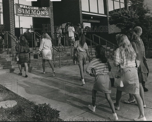 1988, Students Enter Simmons Middle School in Hoover, Alabama - Historic Images