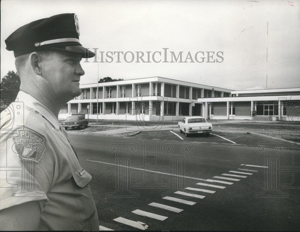 1966 Press Photo Officer E.T. Hudson, Montgomery, Alabama Police. - abna32688 - Historic Images