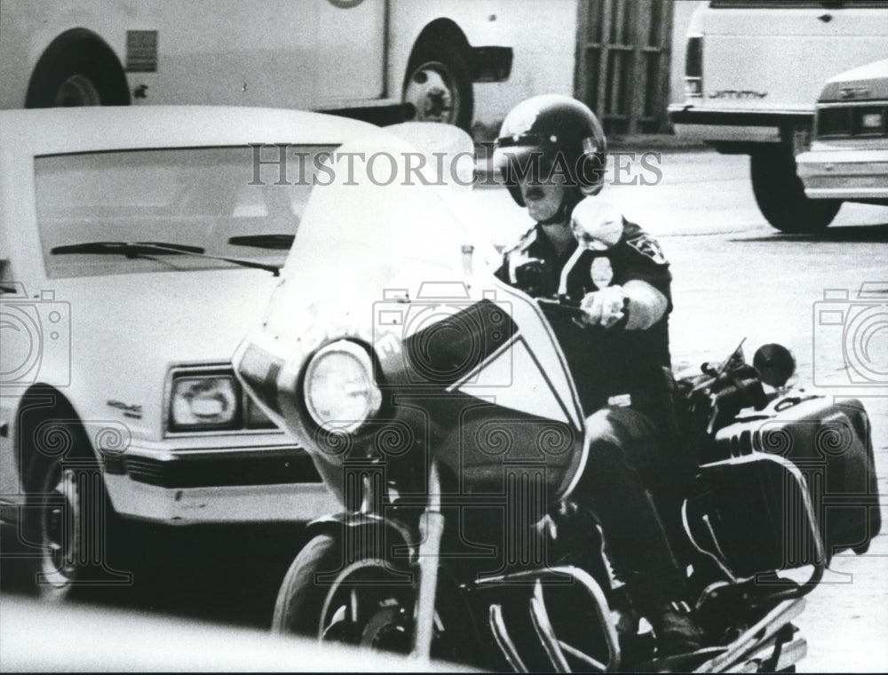 1992 Press Photo Officer John Huffman - abna32693 - Historic Images