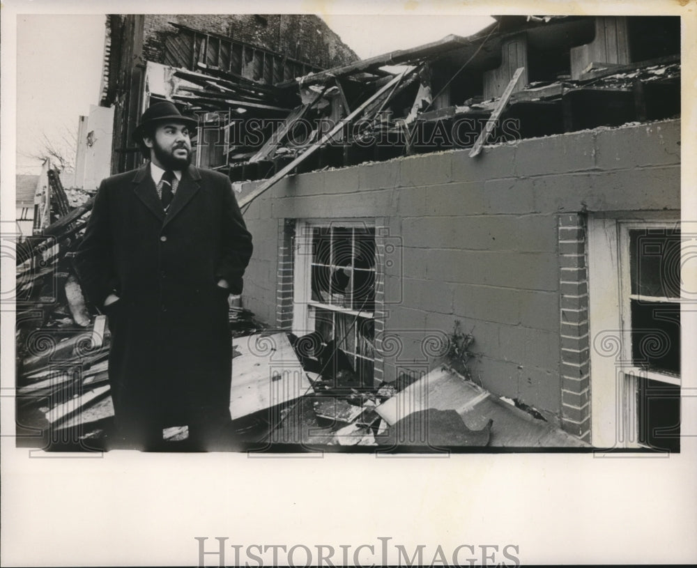 1987 Press Photo Odie Hoover, III with damaged Home - abna32750 - Historic Images