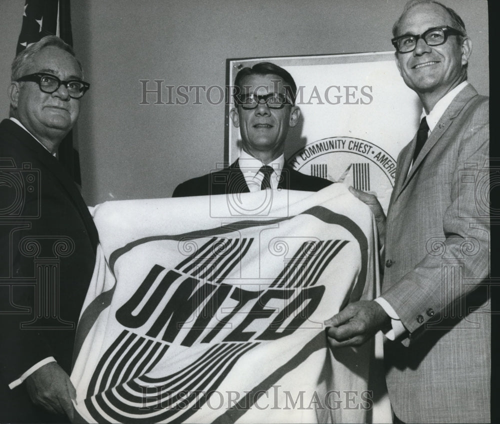 1970 Bill McKenzie, John Pittman and Gerow Hodges with United Logo - Historic Images