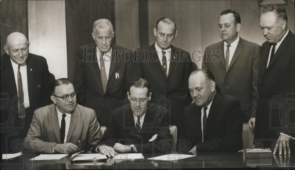 1961 Press Photo Law Enforcement officials take part in seminar on bank crimes - Historic Images