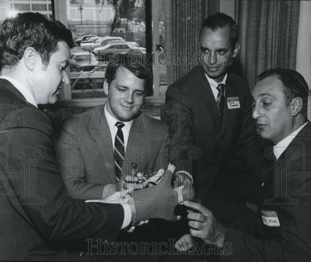 1970 Candidates eye puppets used to treat mentally ill children - Historic Images