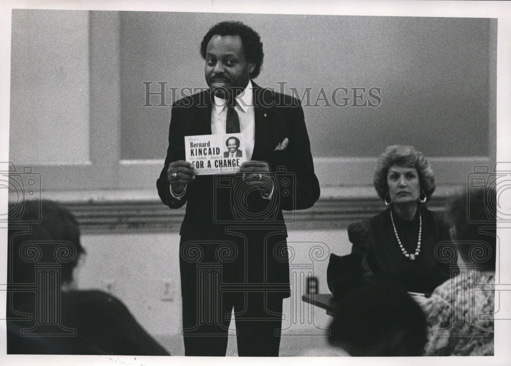 1988 Press Photo Bernard Kincaid giving speech for election - abna32850 - Historic Images