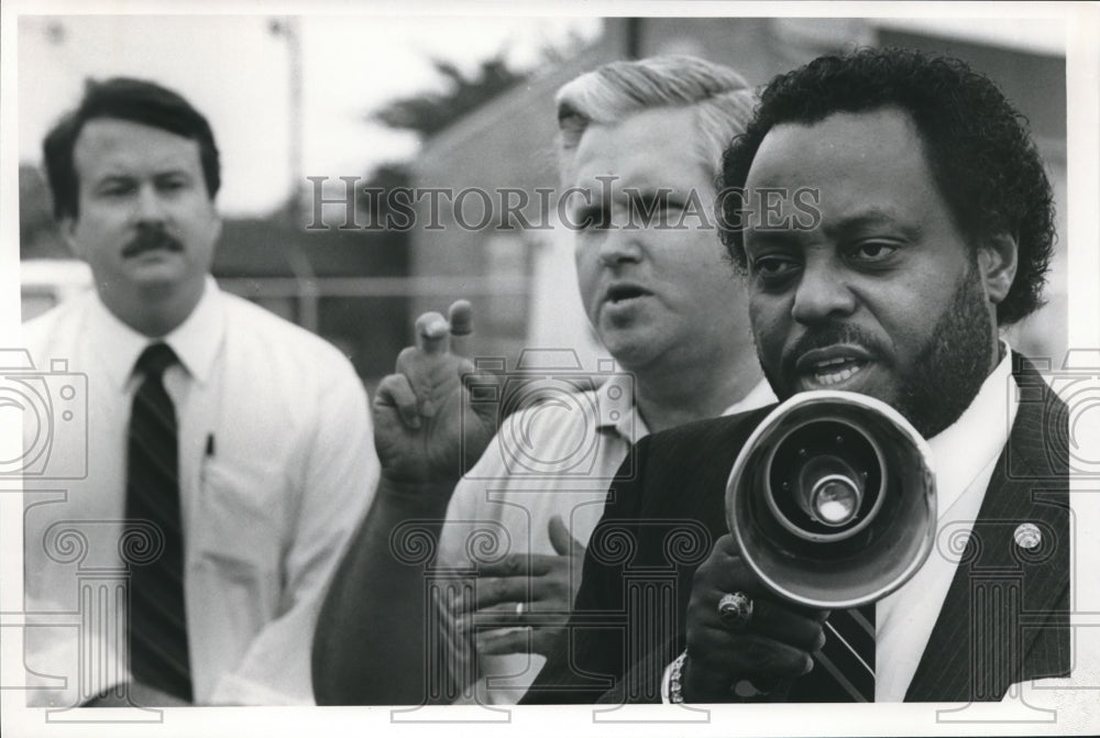 1988 Press Photo Bernard Kincaid, Translator Harvey Williams and Charles Priest - Historic Images