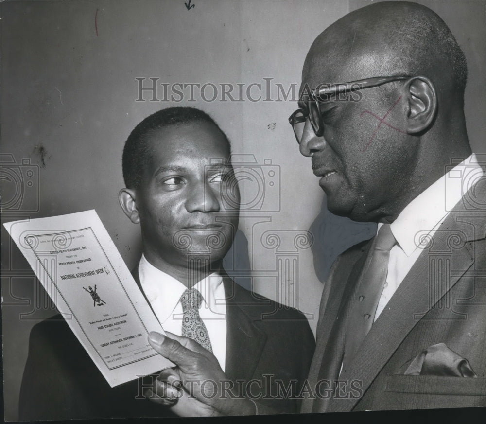 1969 Press Photo Clyde S. Kirby with H. J. Williams at Citizen of the Year Event - Historic Images