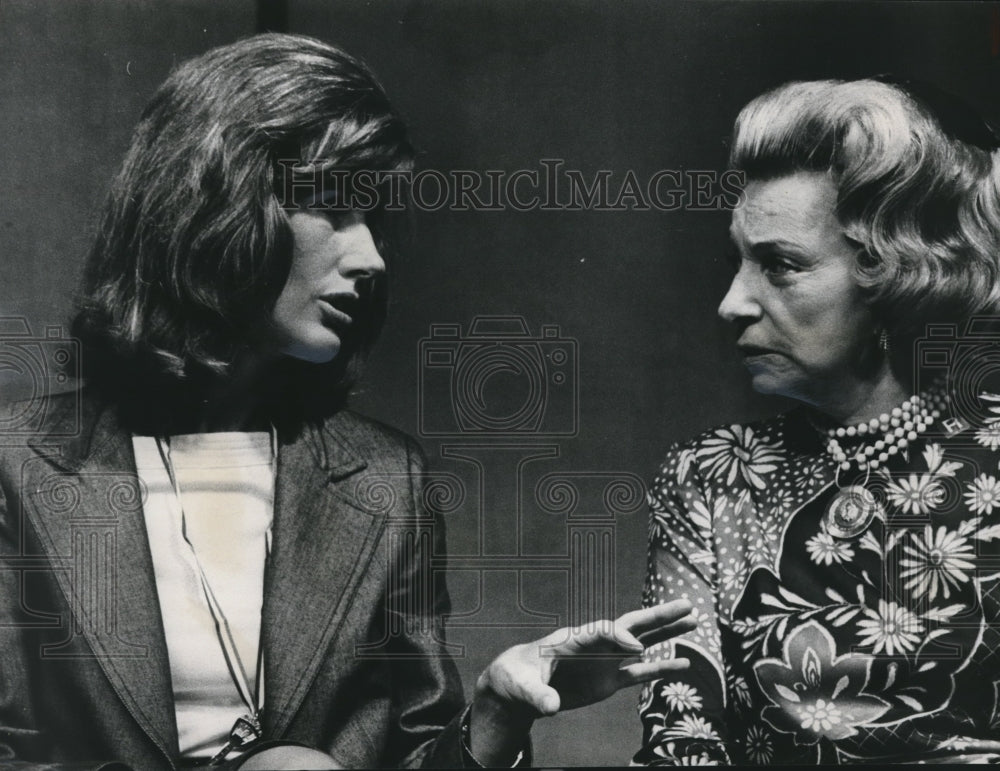 1975 Press Photo Mrs. Kissinger and Aunt Share Conversation, Alabama - abna32880 - Historic Images