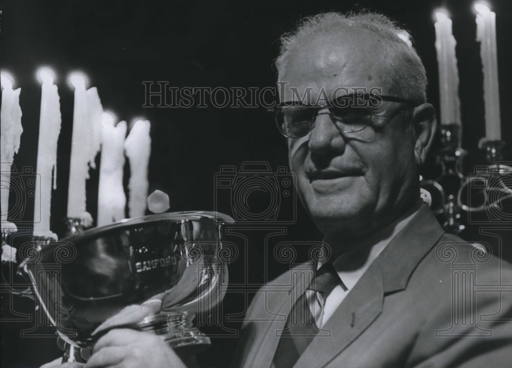 1967 Press Photo U.S. Steel's Attorney Andrew Knight Receives Honor, Alabama - Historic Images