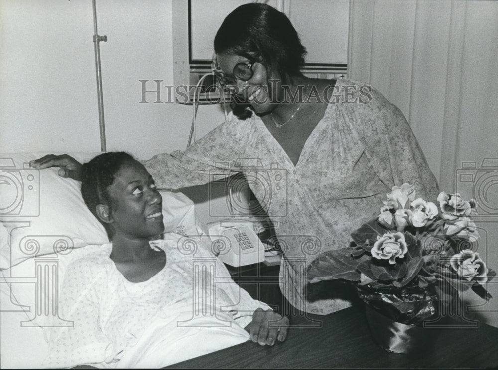 1979 Mrs. Elma Jett tells mother, Mrs. Ida Young, news of birth - Historic Images