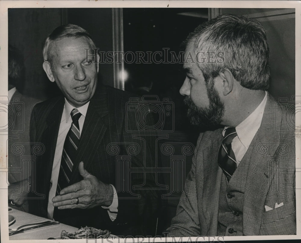 1986 Alabama Governor elect Guy Hunt, Frank Young at lunch - Historic Images