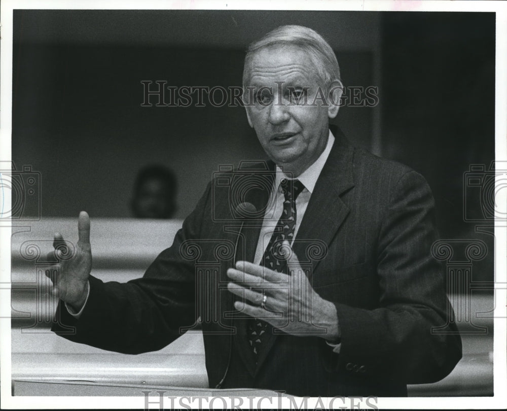 1991 Alabama Governor Guy Hunt at tax reform task force meeting - Historic Images