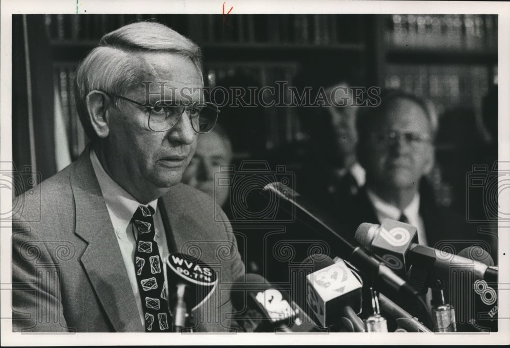 1991, Guy Hunt at press conference on Education - abna33023 - Historic Images