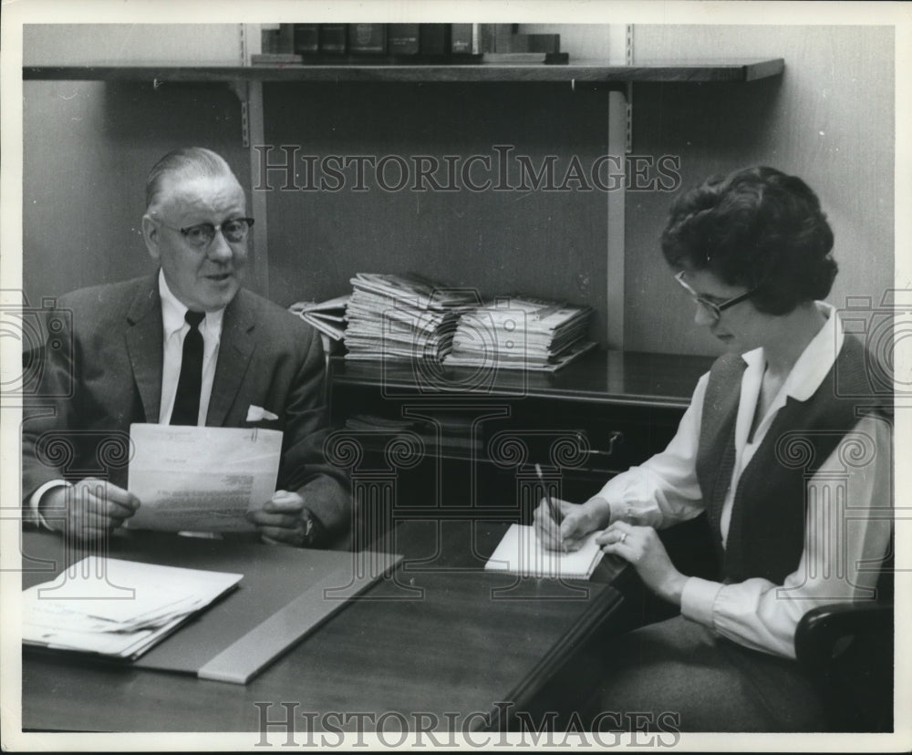 1965 Press Photo Robert Hunter of Birmingham News with Woman - abna33031 - Historic Images