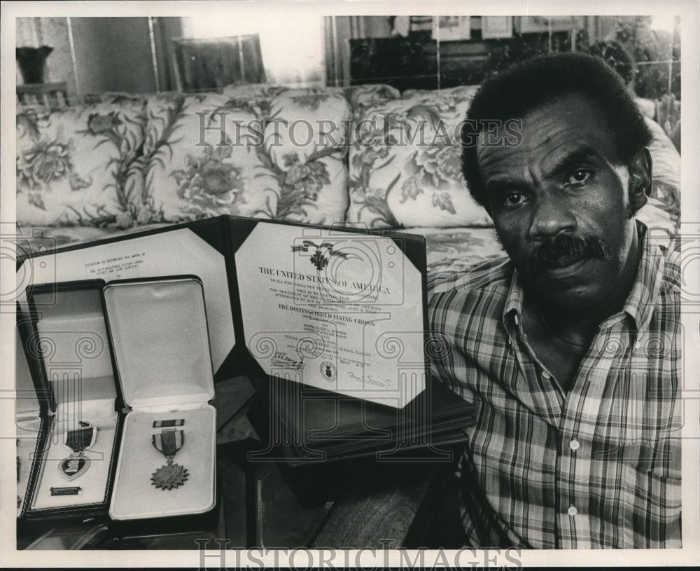 1986, Lincoln C. Johnson, brother of Allen L. Johnson, MIA returned - Historic Images