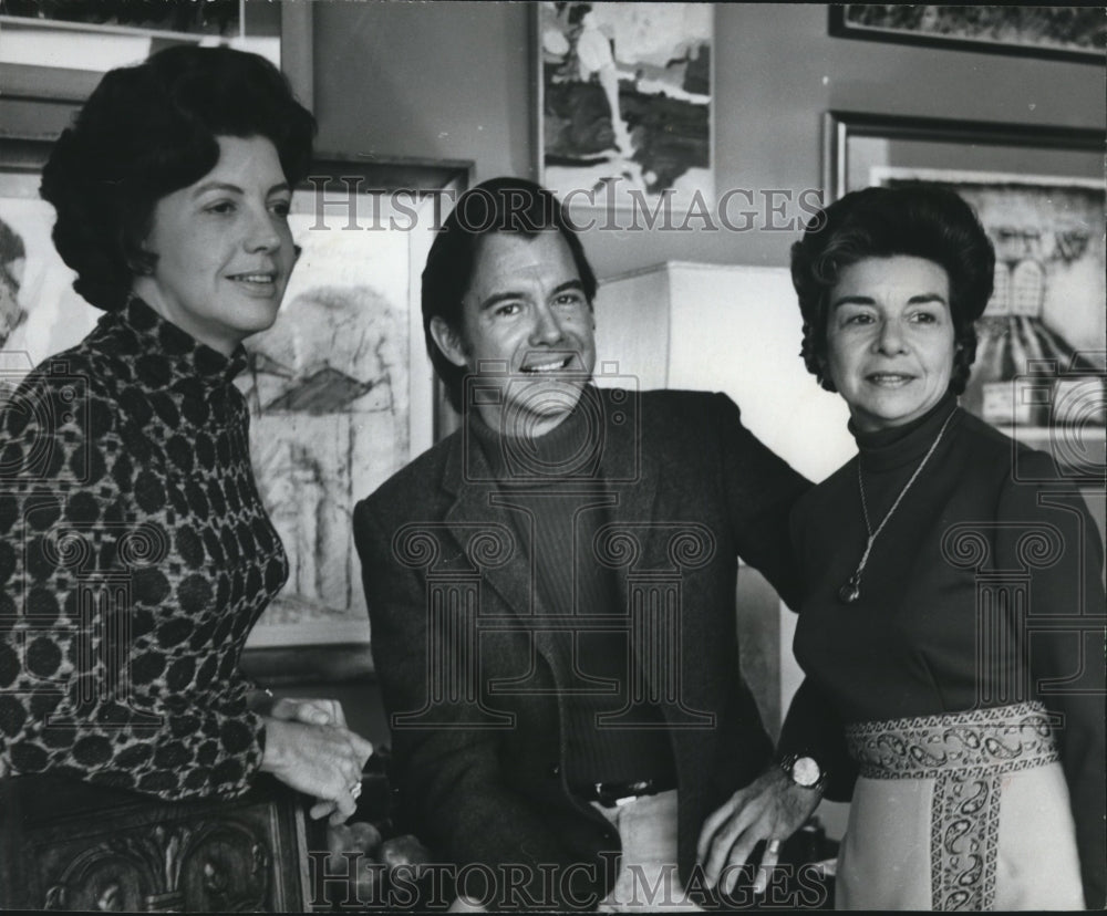 1972 Press Photo Miss Frieda White, Bob Morring, and Betty Kesmodel at Event - Historic Images