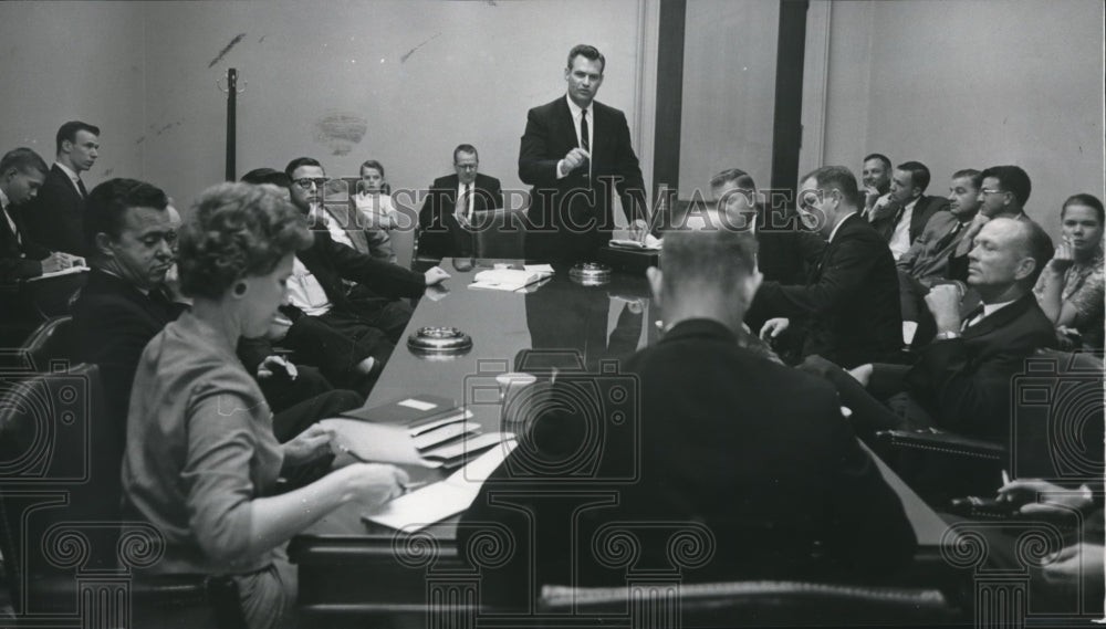 1964 Press Photo Senator Bob Gilchrist, Members of Jefferson County Legislature - Historic Images