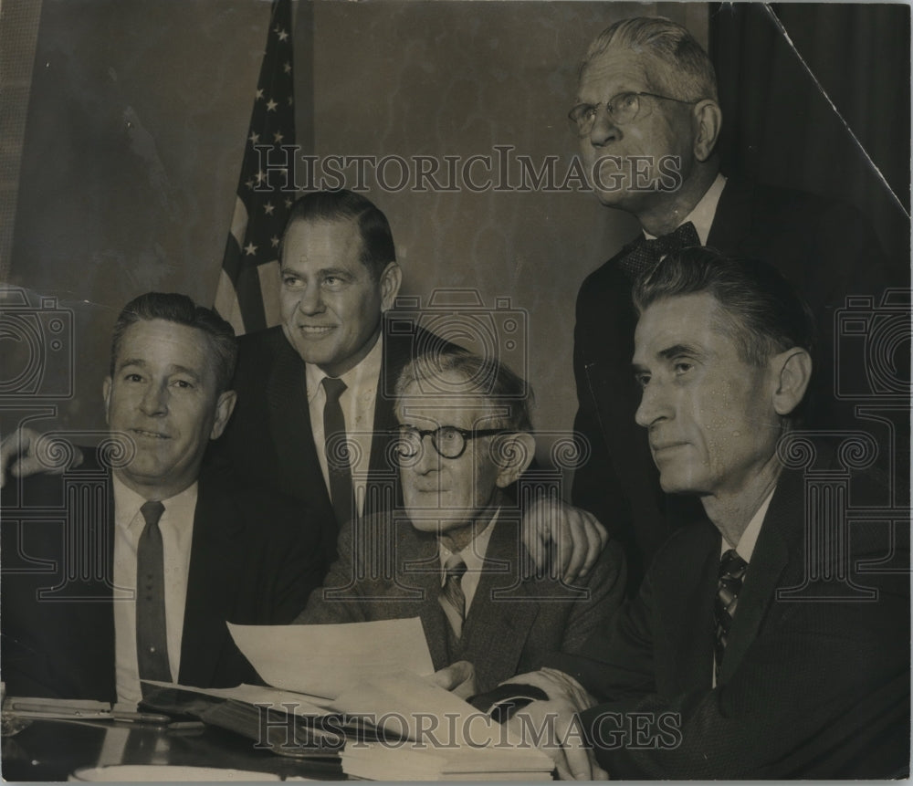 1961 Press Photo Jefferson County Food Distribution Members at Meeting - Historic Images