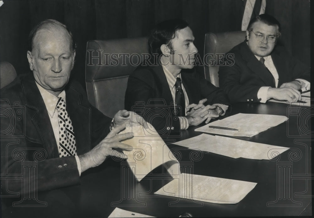 1975, Jefferson County Commissioners at inaugural meeting - abna33117 - Historic Images