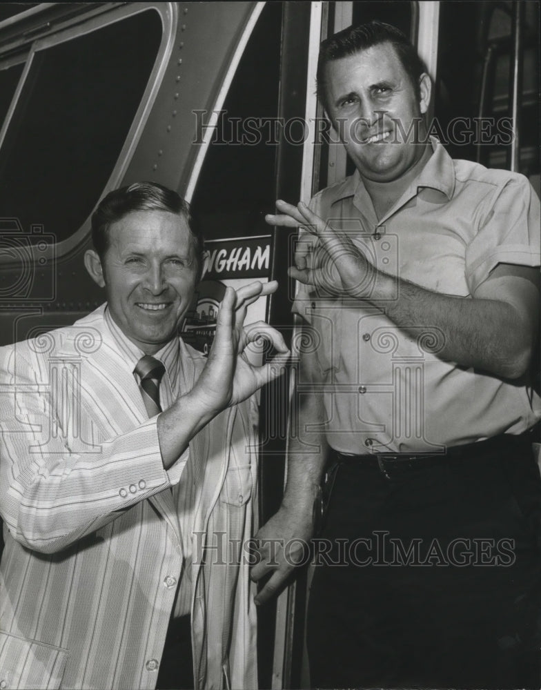 1972 Press Photo Birmingham Transit Safety Director JS Burleson, FL Hyde, Driver - Historic Images