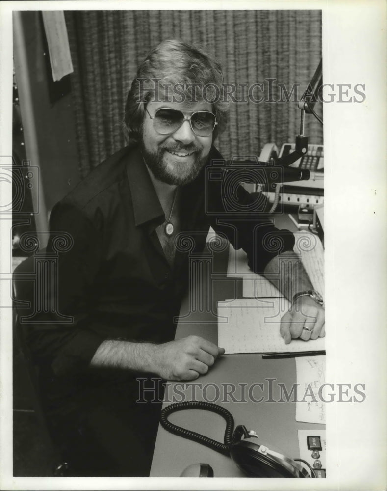 1981 Gary lee Love Working in his WERC Office - Historic Images