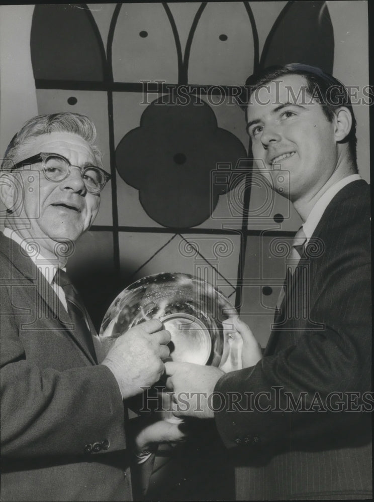 1968 "Birmingham News" Staff Honored at Festival, Alabama - Historic Images