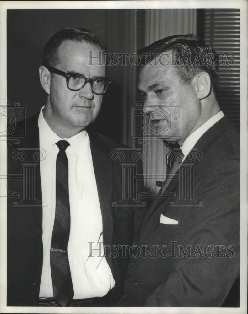 1965 Press Photo Julian Lowe with Bob Gilchrist, Alabama politicians, - Historic Images