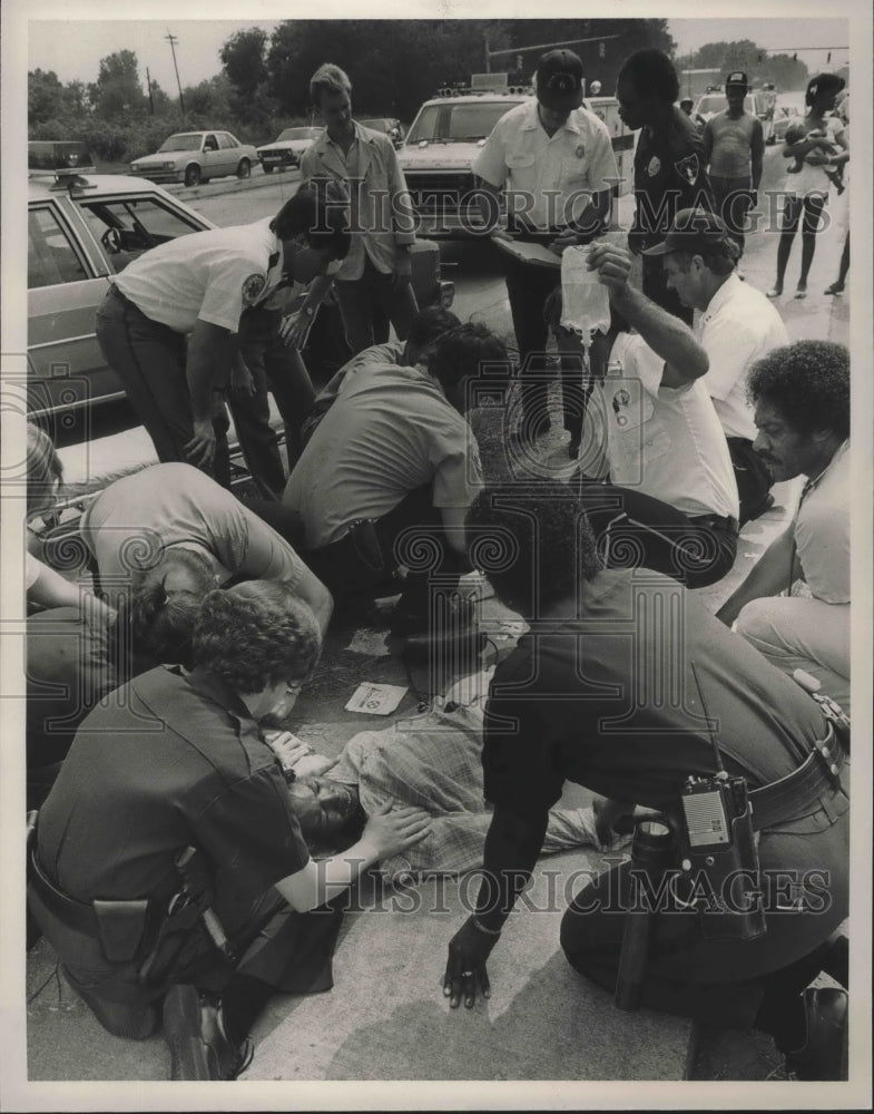 1985, Paramedics and Police tend to shooting victims in Birmingham - Historic Images