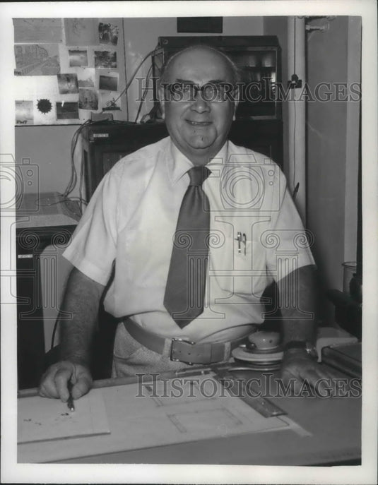 1976 Professor Fred Kummer, head of the department of AG engineering - Historic Images