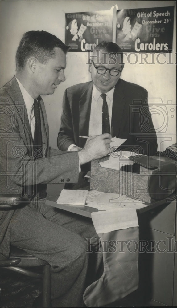 1960 Press Photo Alex Lacey and Robert Woodrow with Christmas Caroling Program - Historic Images