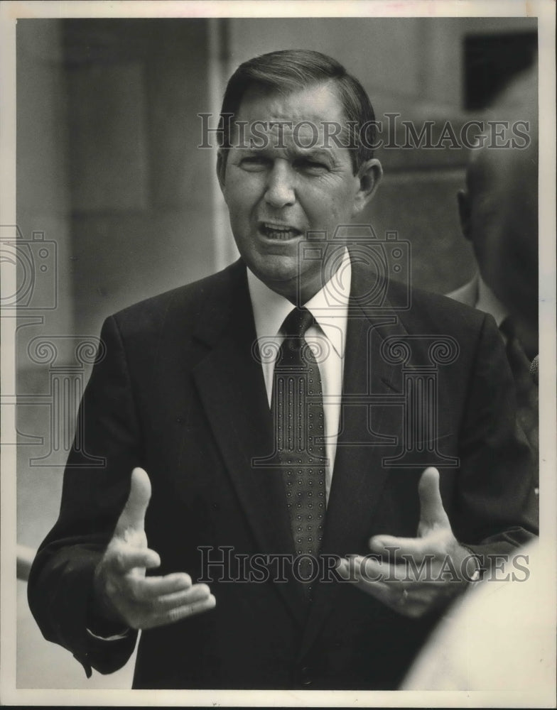 1990, Paul Hubbert, Alabama Education Association at Press Conference - Historic Images